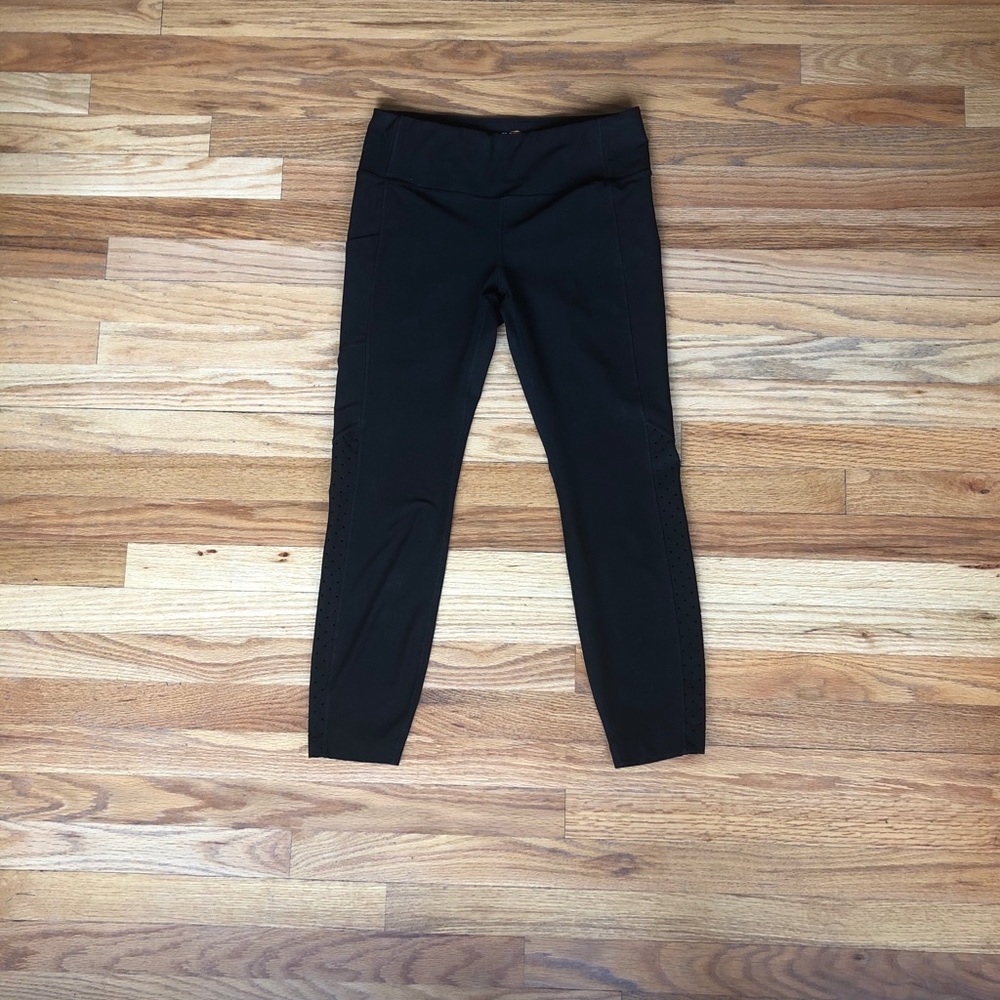 Black yoga pants